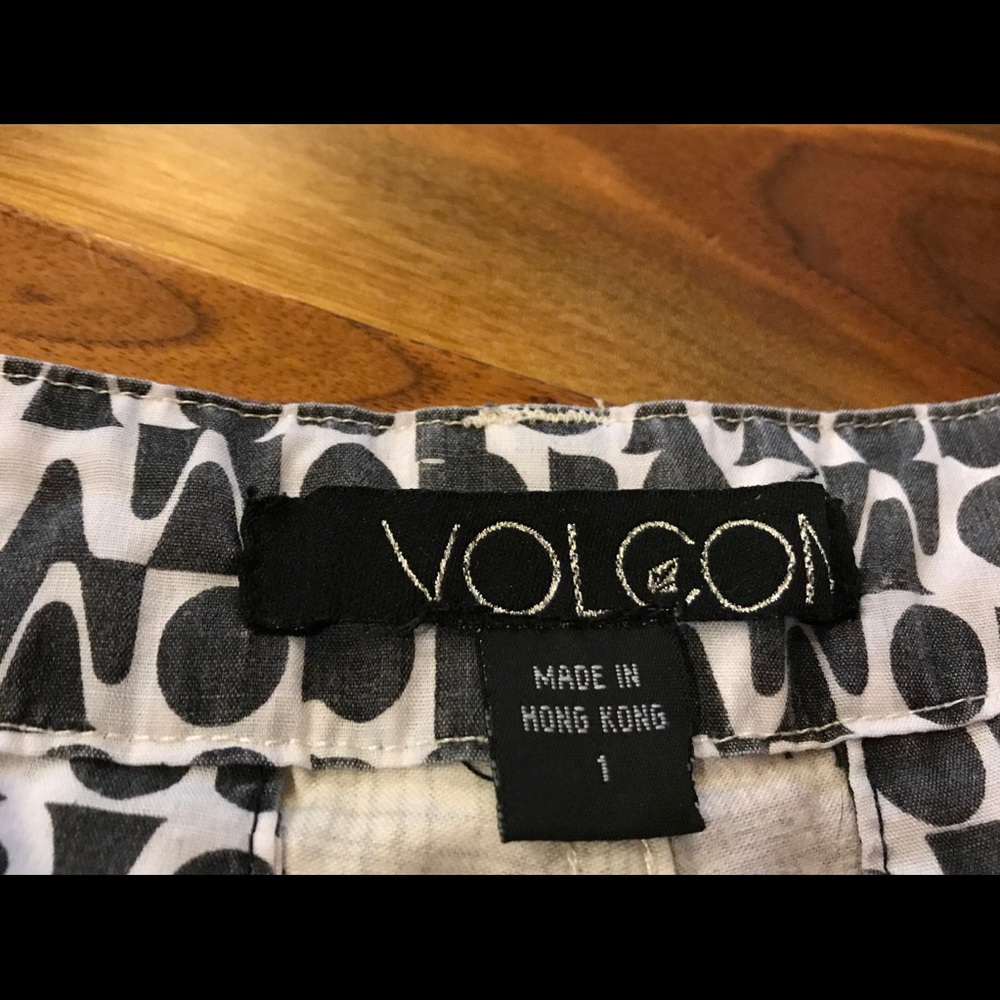Volcom shorts - Picture 3 of 4